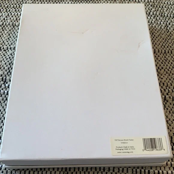 Vera Wang Leather Picture Frame. 5x7. NWT - Picture 2 of 6